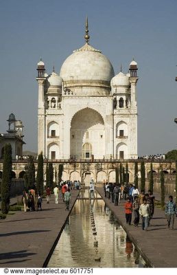 Bibi Ka Maqbara – Symphony of Mughal Grandeur and Exquisite Detail!