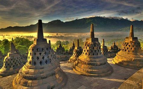 Candi Borobudur: Khắc hoạ lịch sử và sự thăng hoa của tâm hồn!